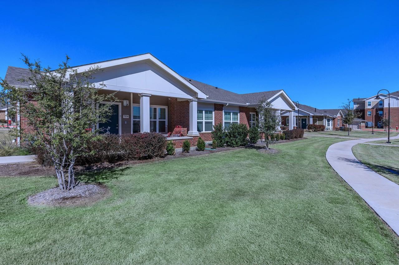 Mariposa Apartment Homes at Spring Hollow Apartments 451 E Mcleroy