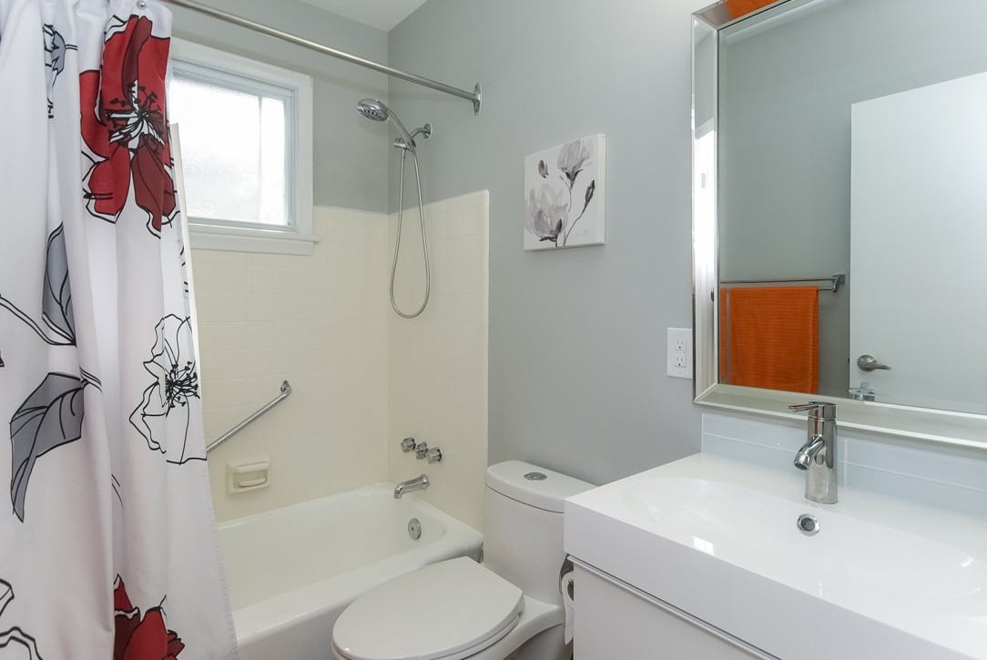 943 Connaught Avenue A - Photo 3 of 10