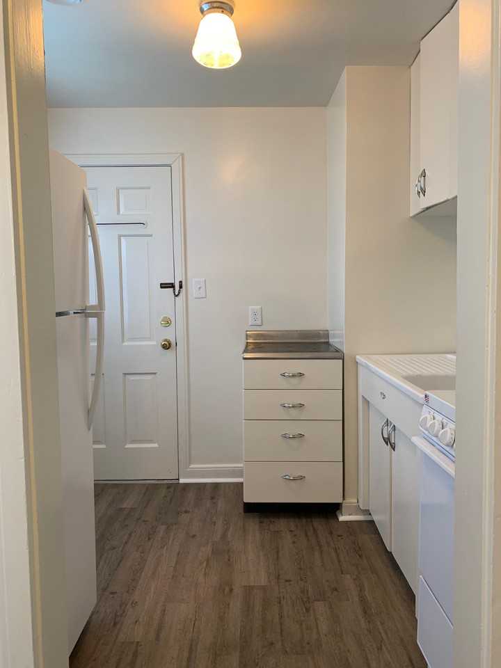 2 Bed/1 Bath recently renovated - Photo 6 of 14