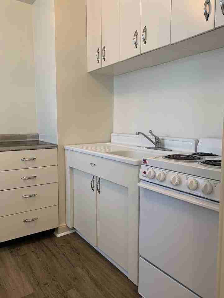 2 Bed/1 Bath recently renovated - Photo 7 of 14