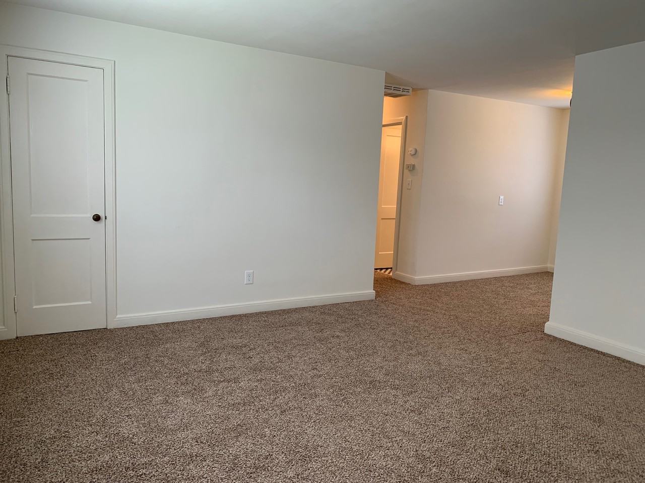 2 Bed/1 Bath recently renovated - Photo 4 of 14