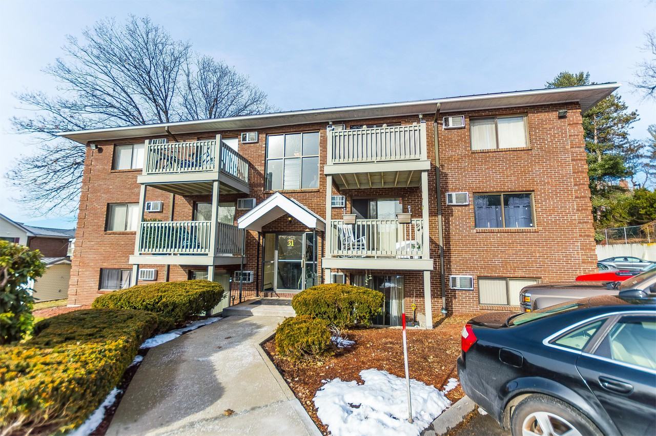 31 Andrew St #25