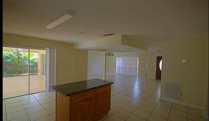 5022 Landsman Ave - Photo 2 of 7