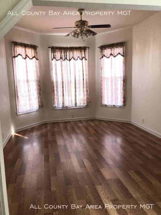 3049 Linden St - Photo 3 of 6