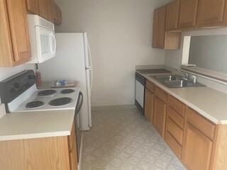 4258 Wincove Dr #4258 - Photo 2 of 8