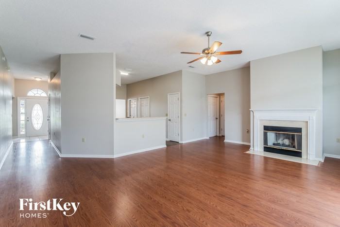 7017 Shady Pine St W - Photo 3 of 15