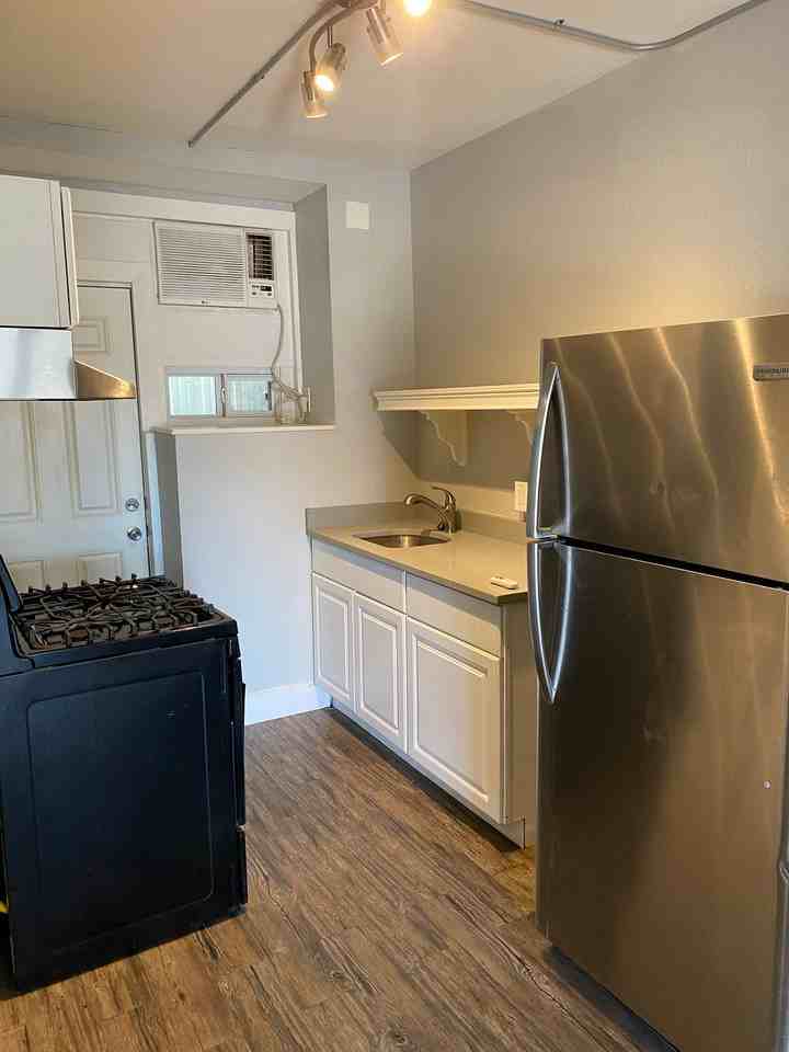 Paul Pl #1401-03 - Photo 3 of 6