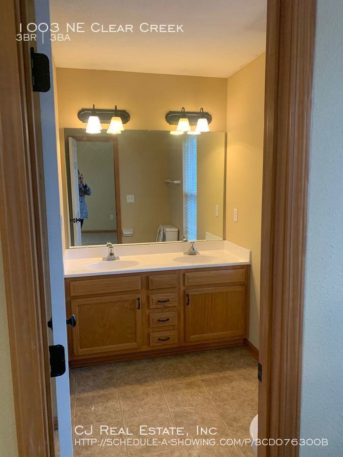 1003 Ne Clear Creek Dr - Photo 6 of 8