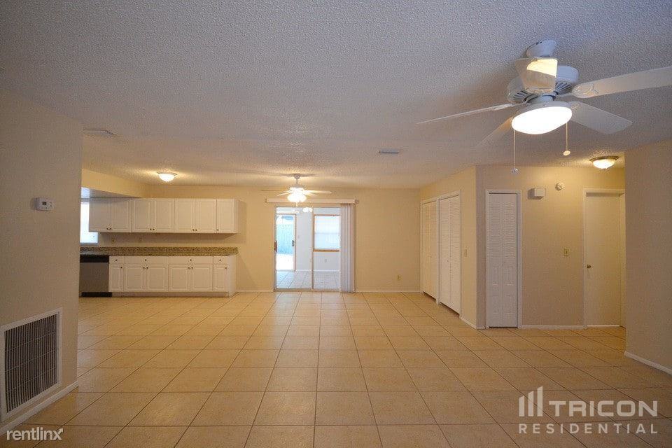 805 Centerwood Ct - Photo 3 of 14