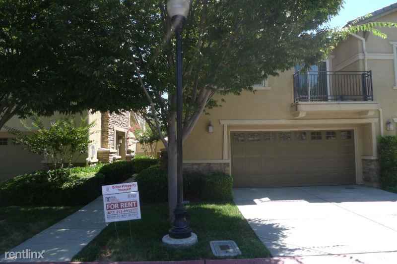 3301 3301 N Park Dr 3812 - Photo 2 of 12