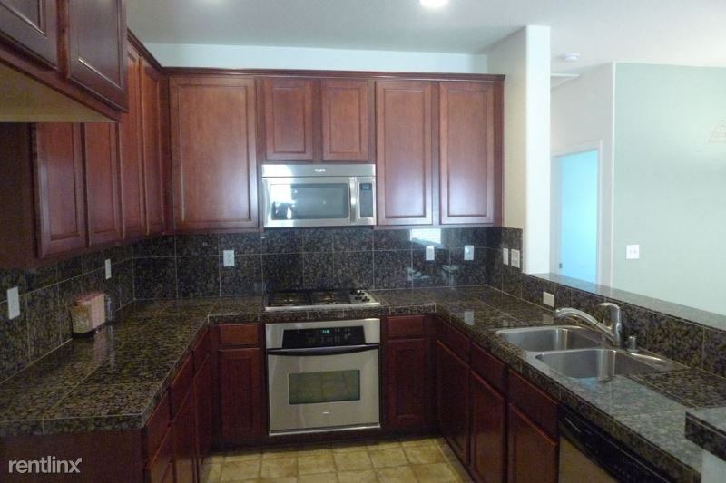 3301 3301 N Park Dr 3812 - Photo 3 of 12