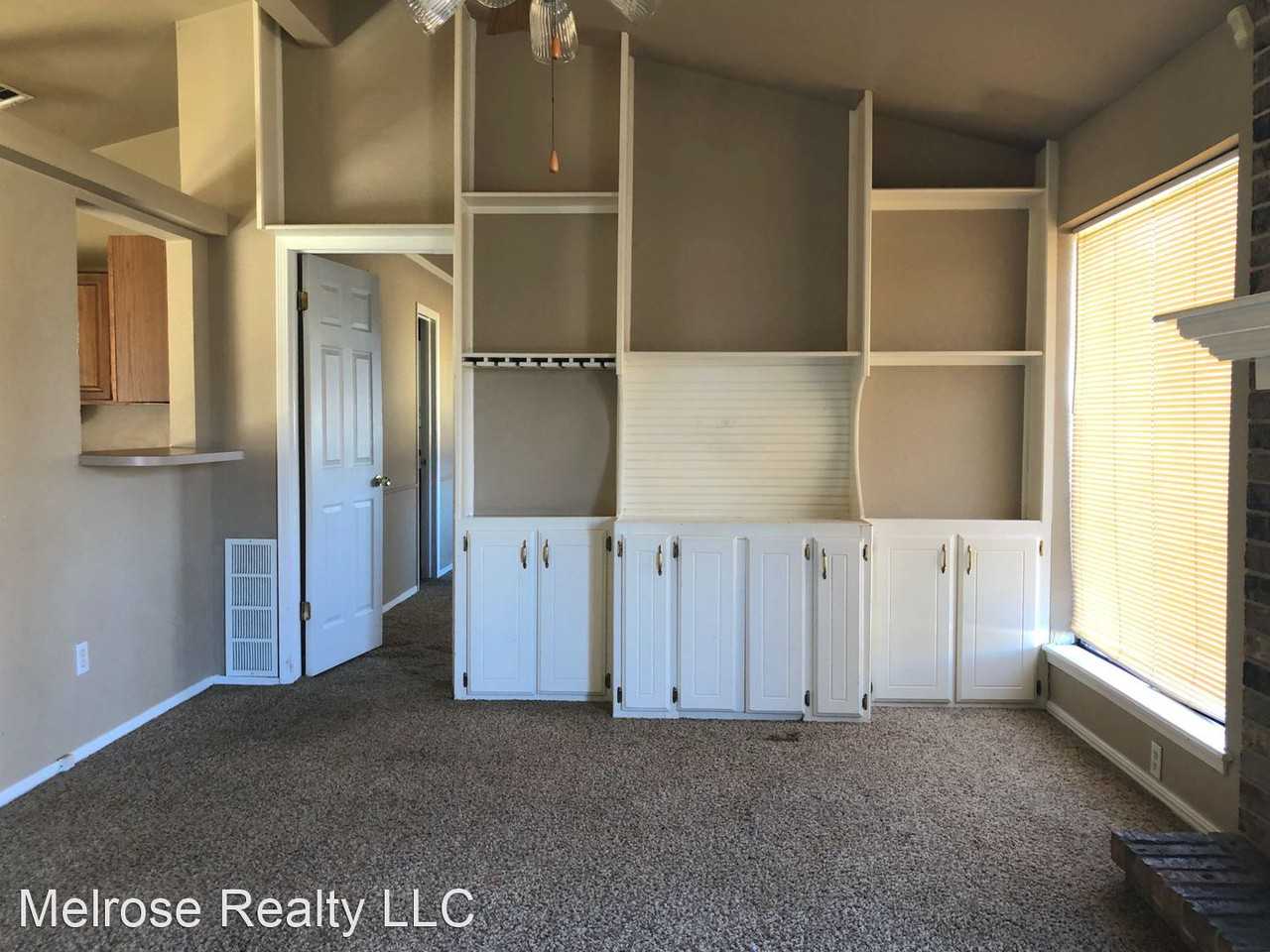 7917 Nw 83rd St - Photo 2 of 7