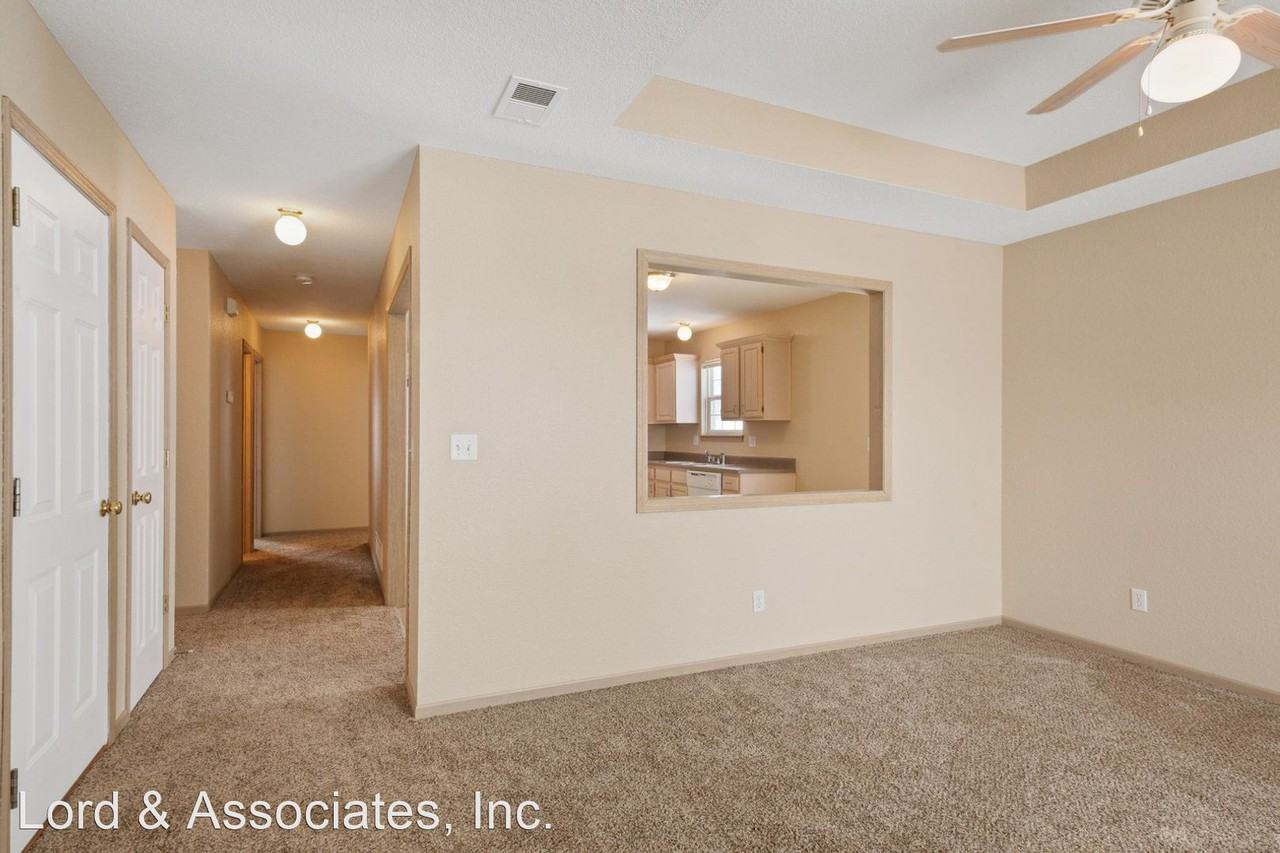 NE 7th St - Photo 2 of 6