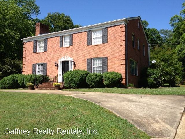 801 College Dr - Photo 3 of 17