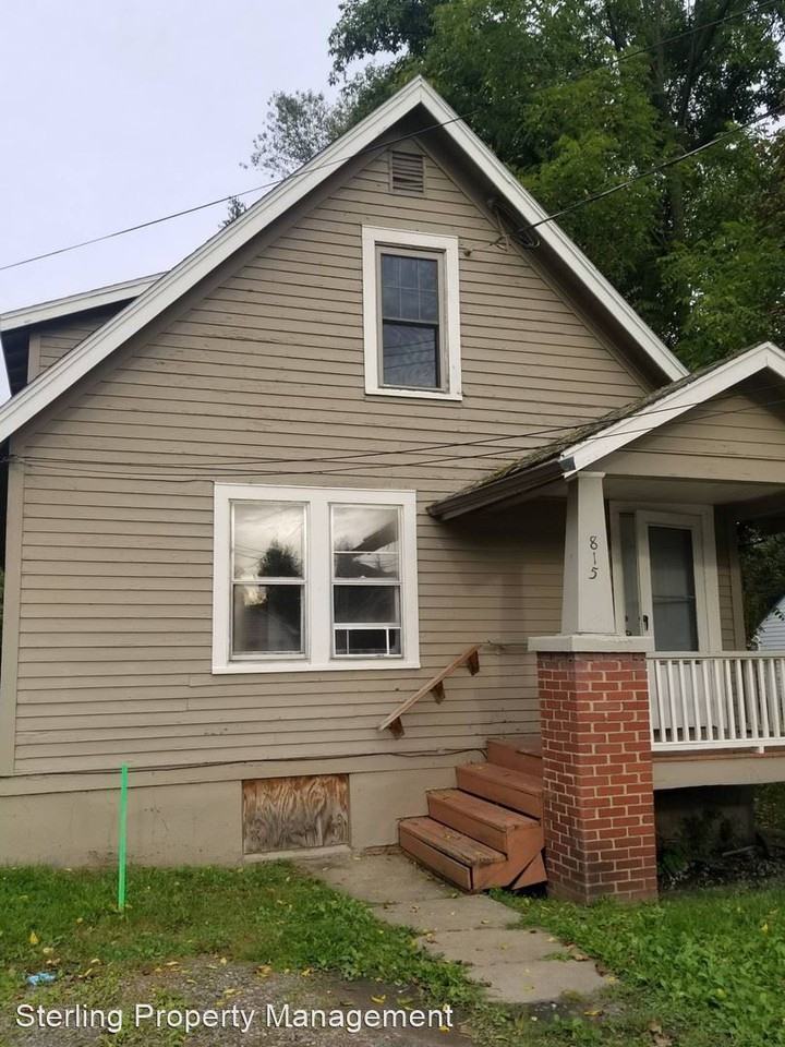815 Laurel St - Photo 2 of 5