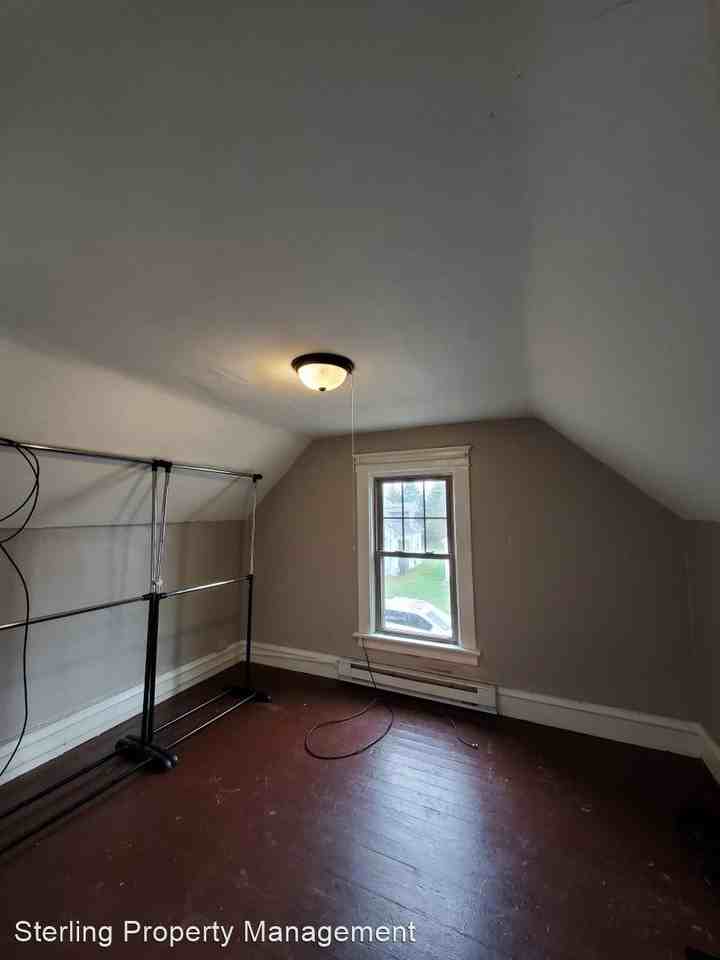 815 Laurel St - Photo 3 of 5