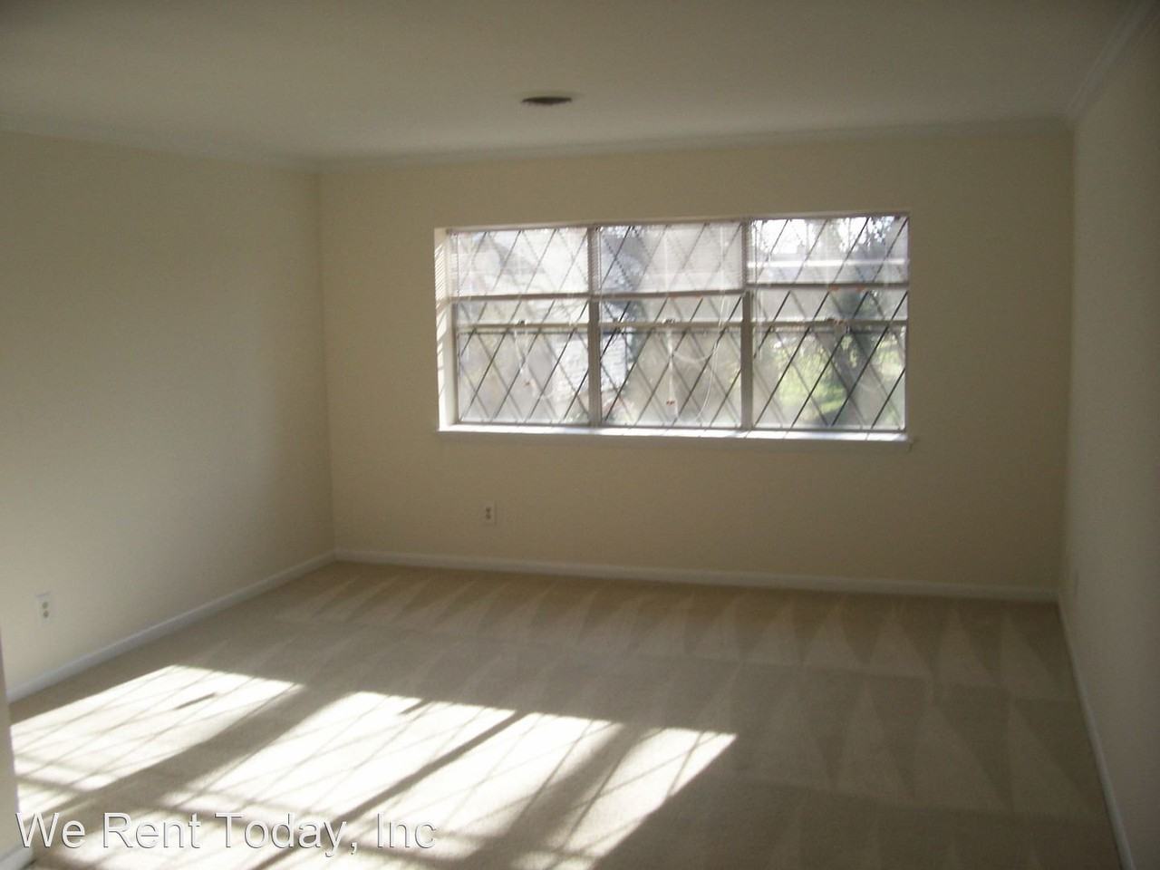 1826 N Elm St Apt E - Photo 3 of 6