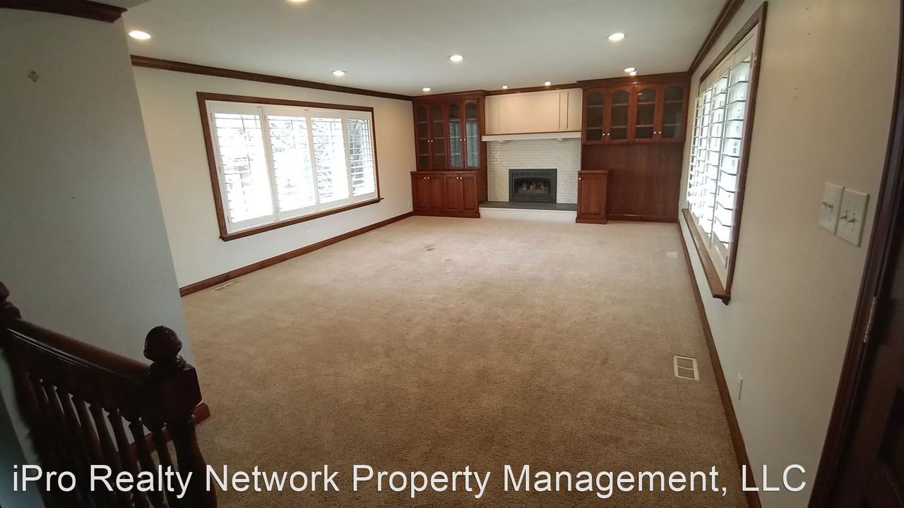 446 E 400 S - Photo 3 of 18