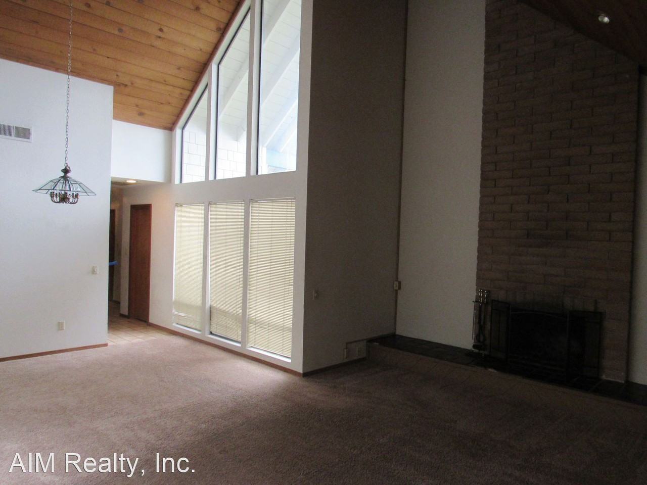 1202 Teak Ct - Photo 2 of 15