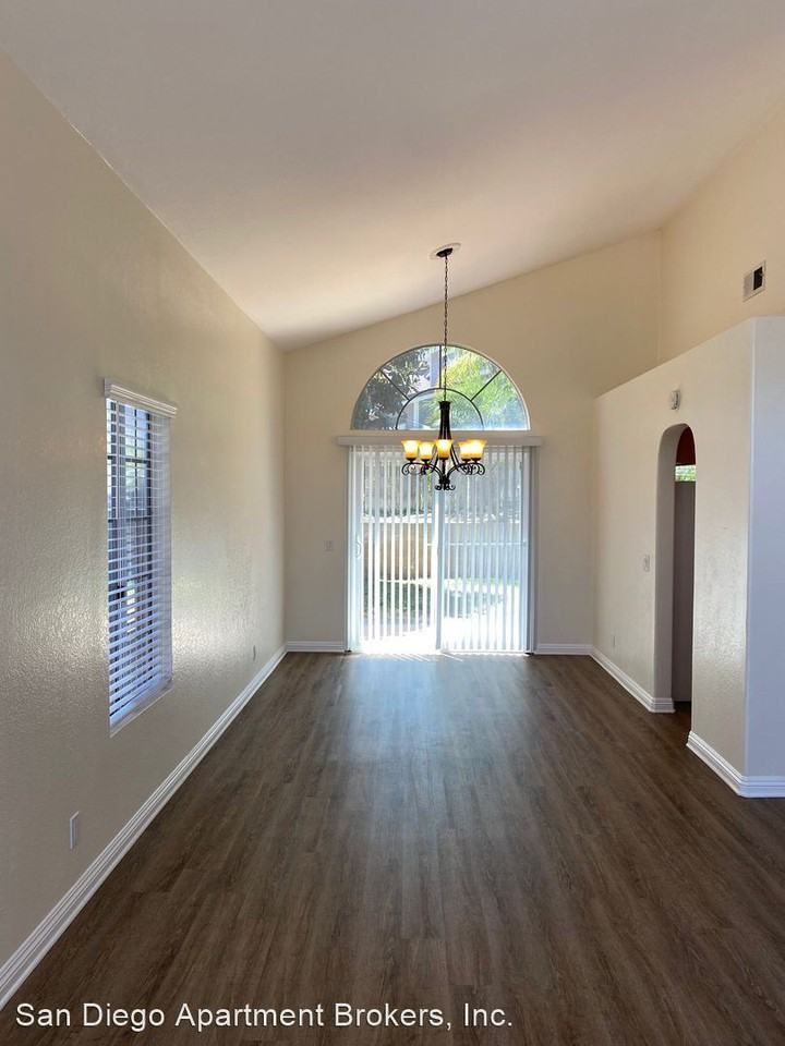 1548 Bay Meadows Dr - Photo 2 of 15