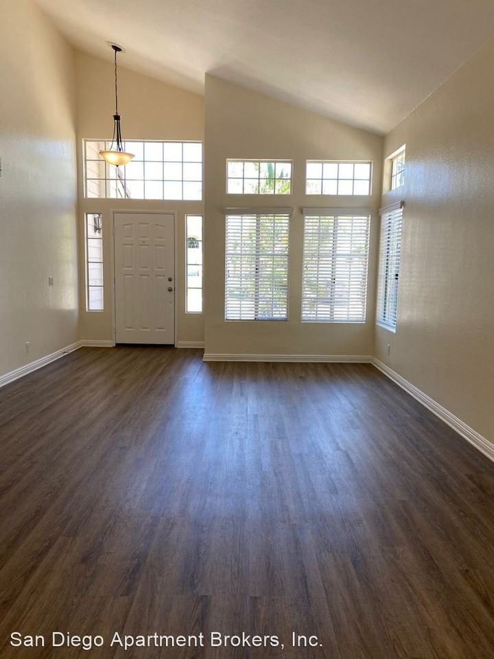 1548 Bay Meadows Dr - Photo 3 of 15