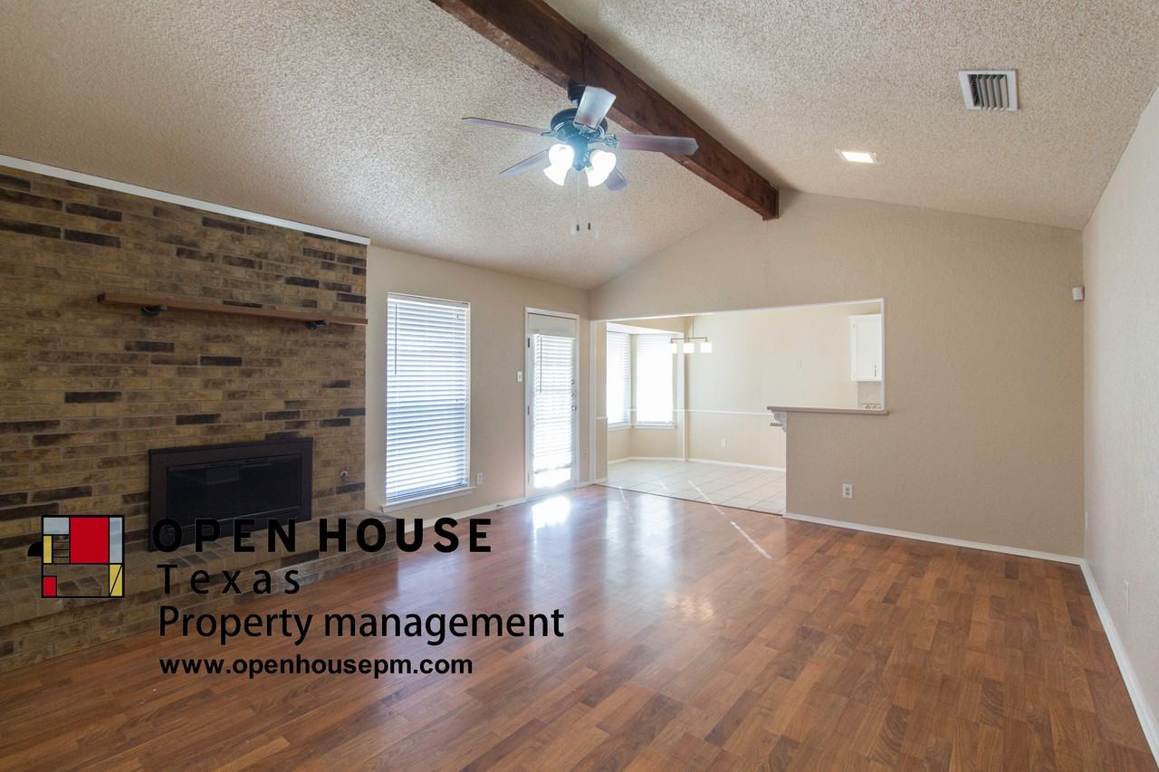 2731 Kimberly Dr - Photo 2 of 12