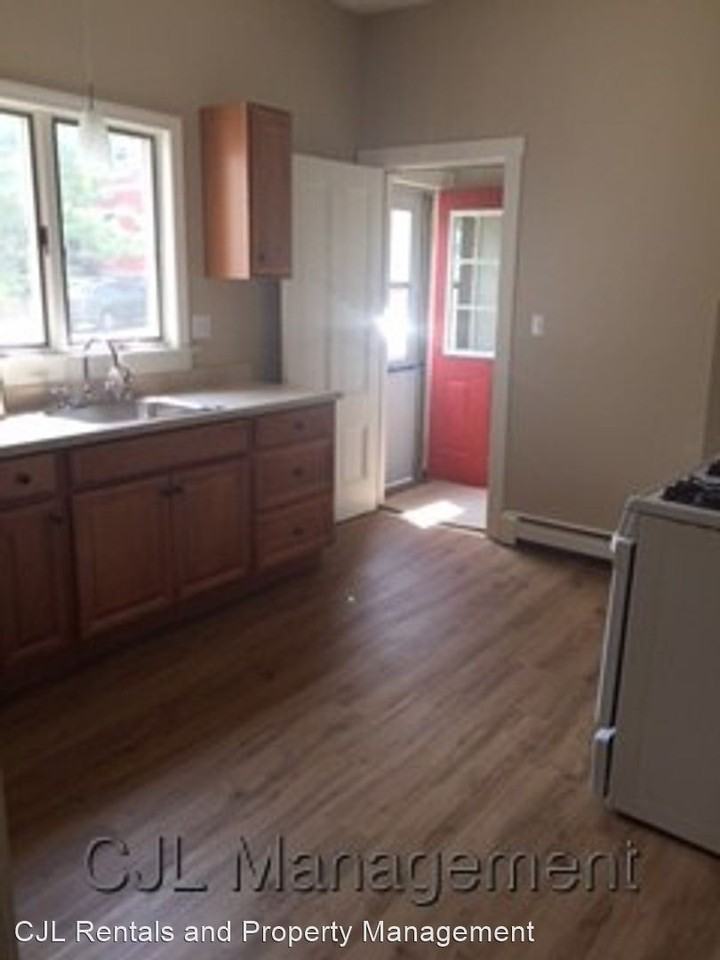 401-403 Putnam Ave - Photo 3 of 8