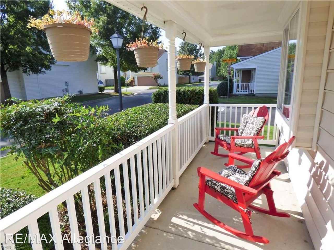 1224 Lady Ashley Dr - Photo 2 of 18