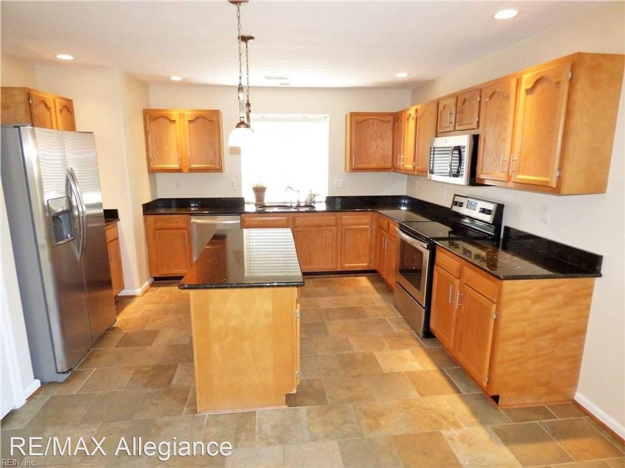 1224 Lady Ashley Dr - Photo 3 of 18