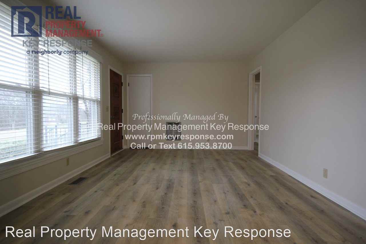 586 Watsonwood Dr - Photo 2 of 30