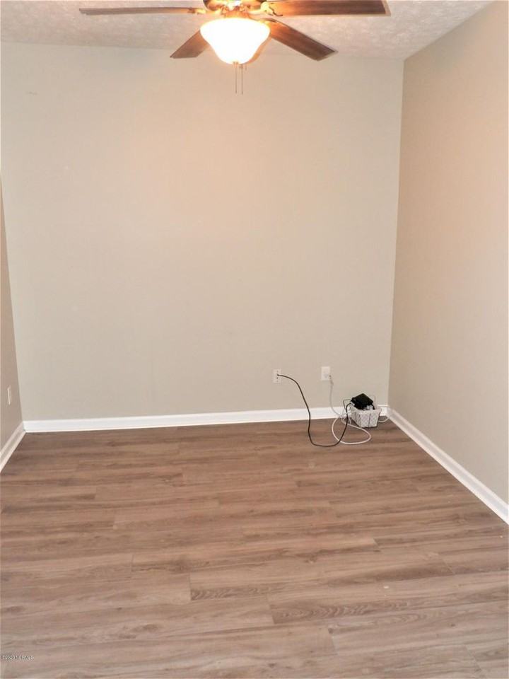 407 South Bluff Circle - Photo 2 of 12