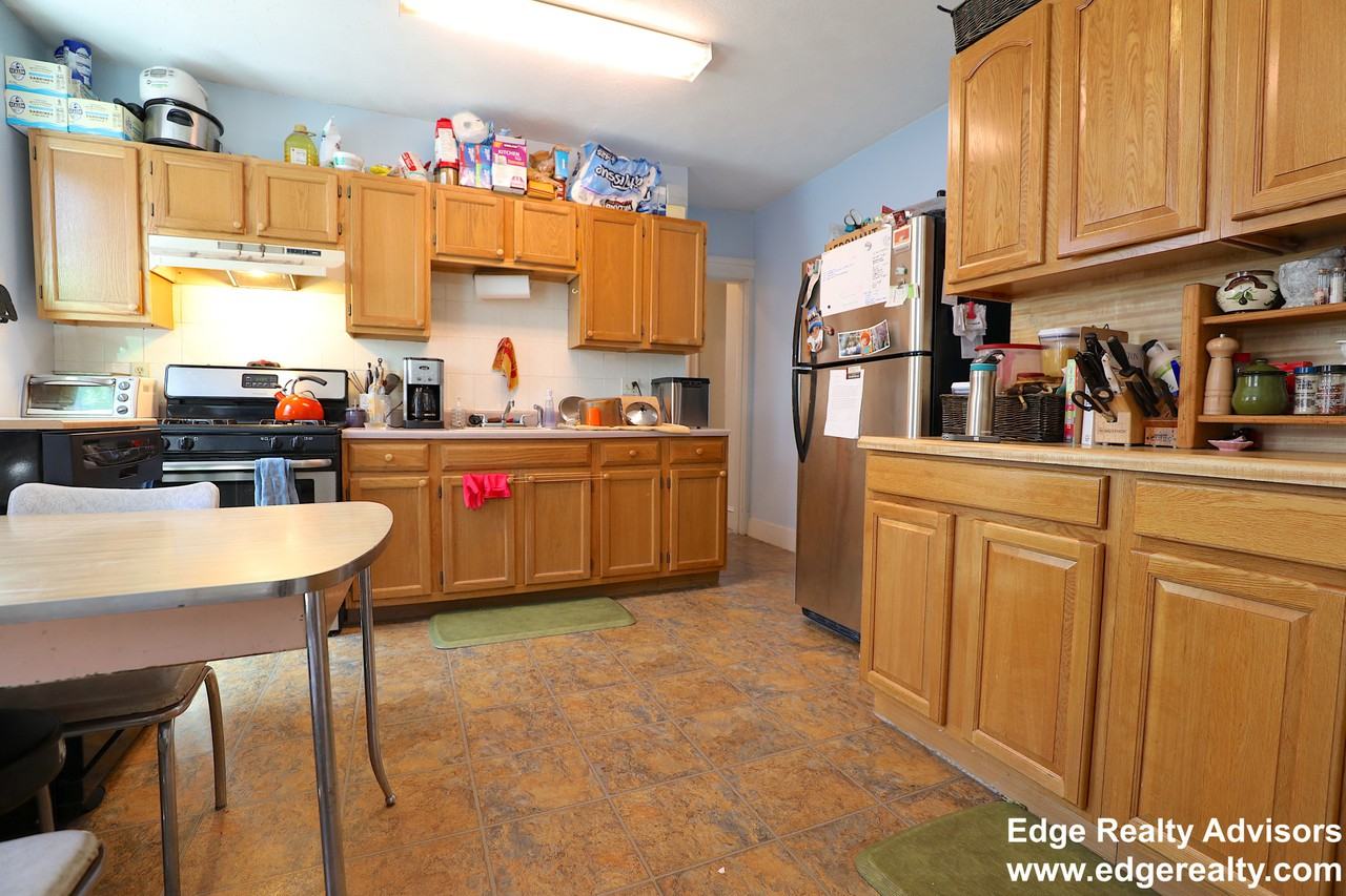 22 Wallingford Rd #4 - Photo 3 of 12