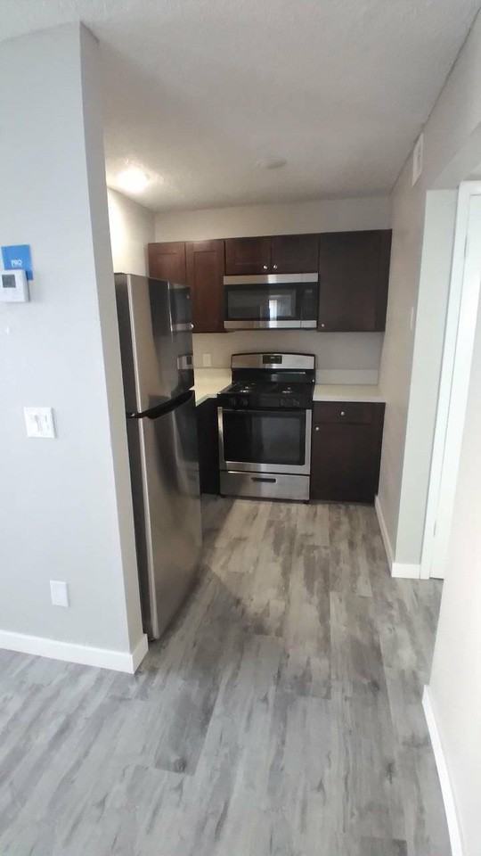 Building #3 Unit #11 - Photo 3 of 11