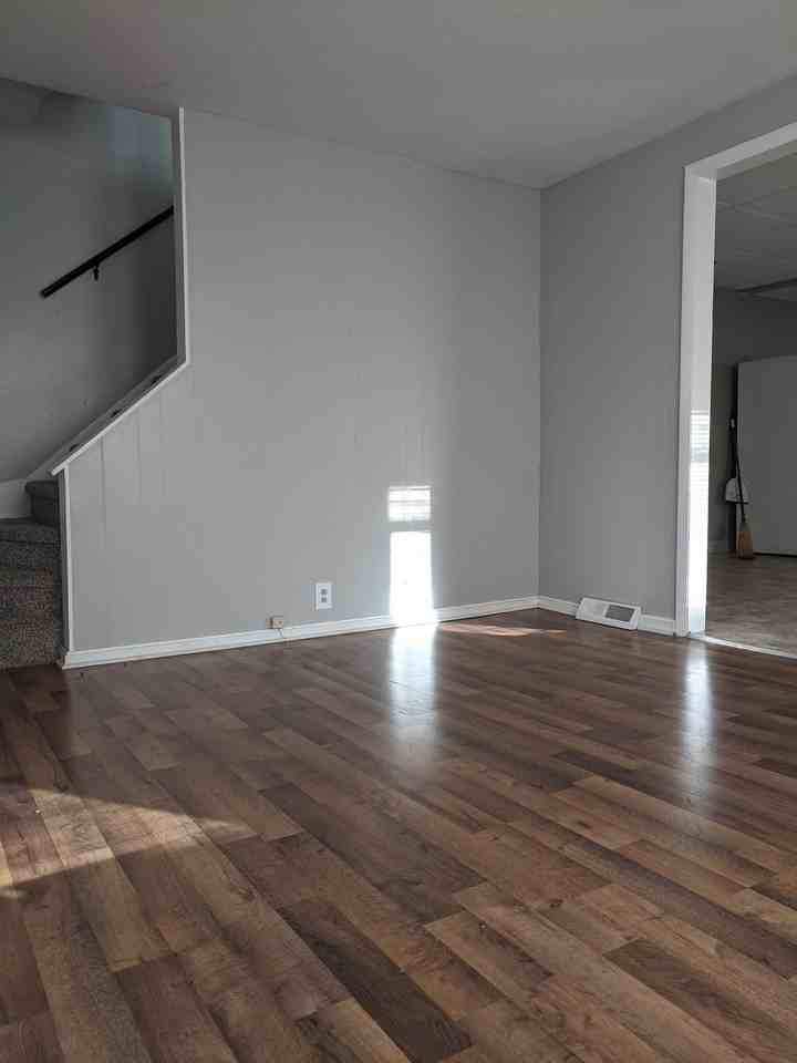 105 1/2 Franklin Ave - Photo 3 of 6