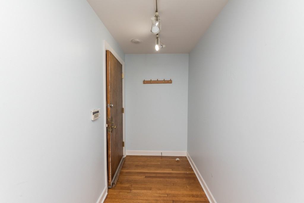 559 West Surf Street - Photo 2 of 12