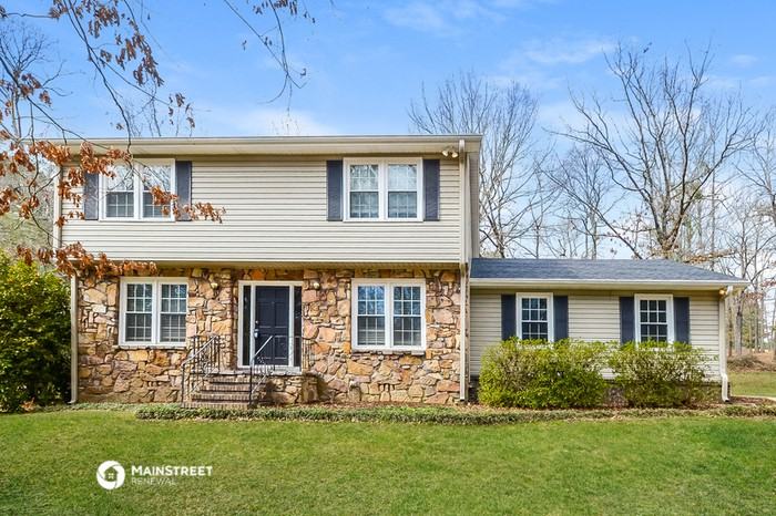 5042 Indian Valley Rd - Photo 2 of 17