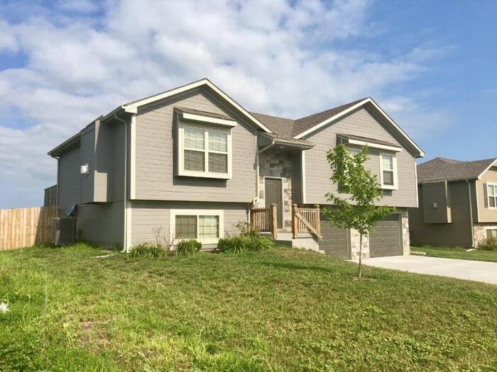 19106 Switchgrass Dr - Photo 2 of 20