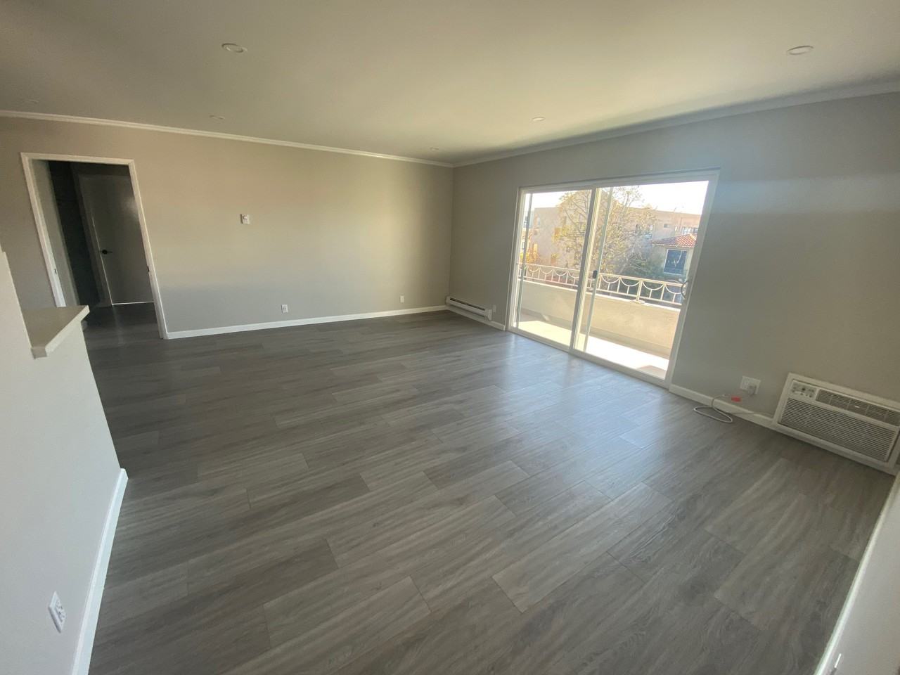 Bedford Riviera - Photo 3 of 18