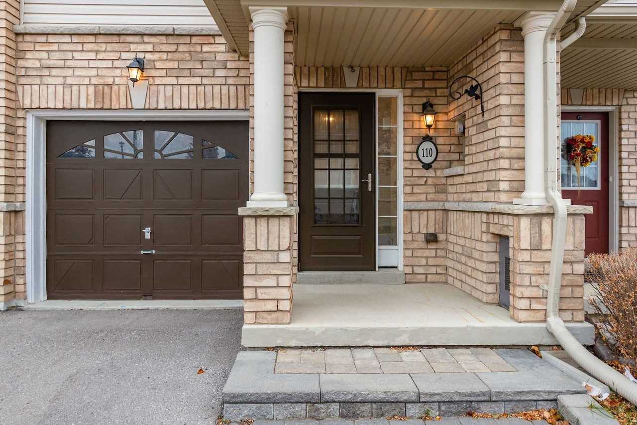 110 Lander Crescent - Photo 2 of 13
