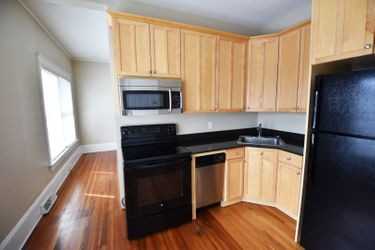 619 Hunter Ave - Photo 3 of 10