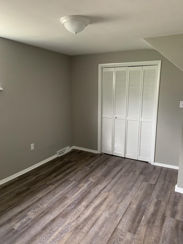 555 New Alexandria Rd #1 - Photo 6 of 14