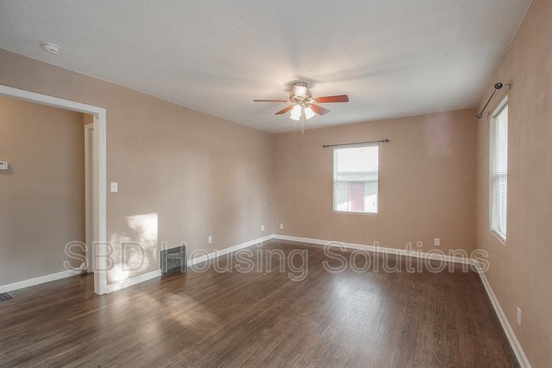 2214 S Overton Ave - Photo 3 of 30