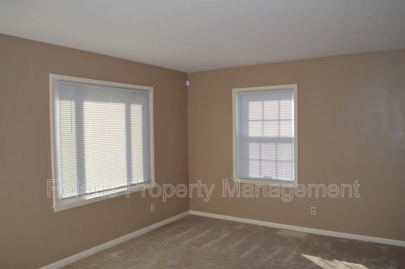 1536 N Webster Ave - Photo 3 of 22