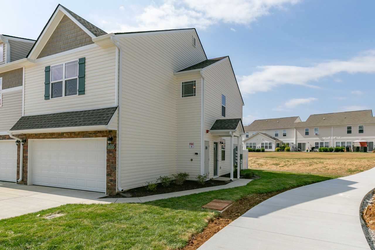 6020 Hillside Ln - Photo 2 of 33