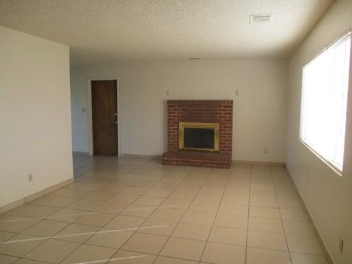 1612 W Caldwell Ave - Photo 2 of 17