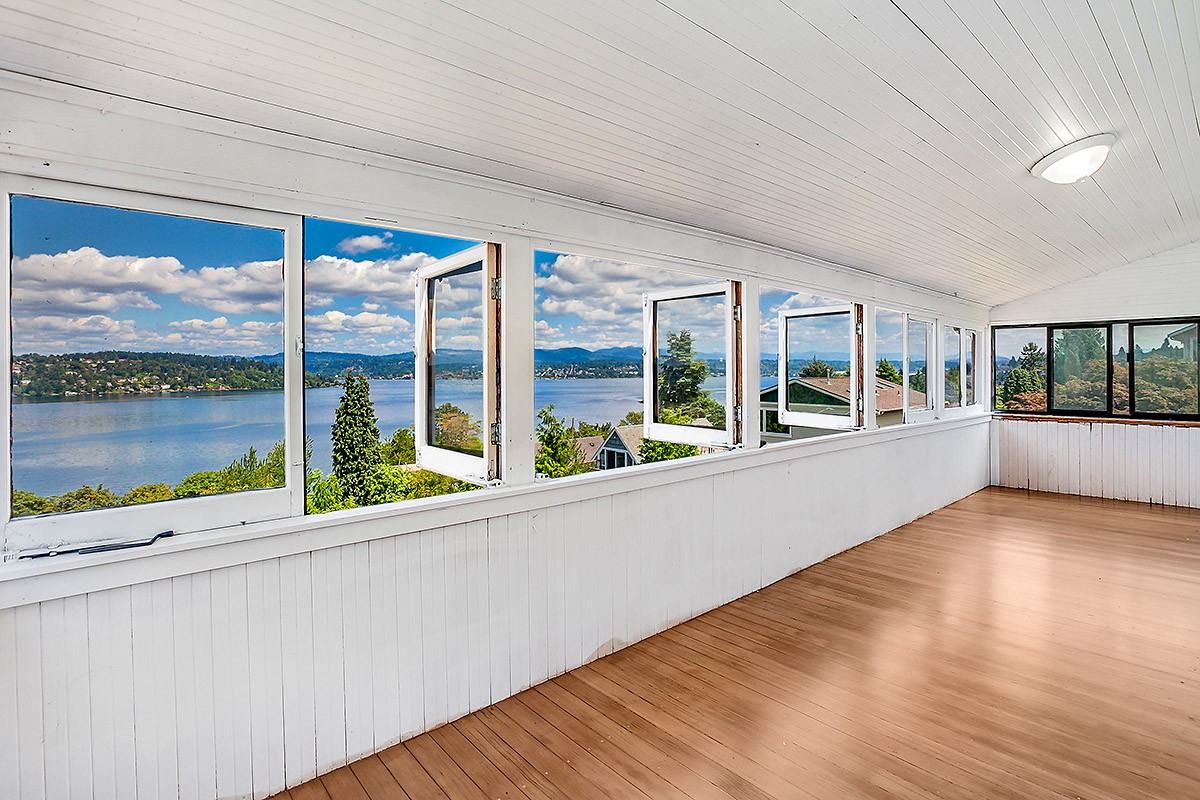 LAKE WA VIEW HOME!! - Photo 3 of 28