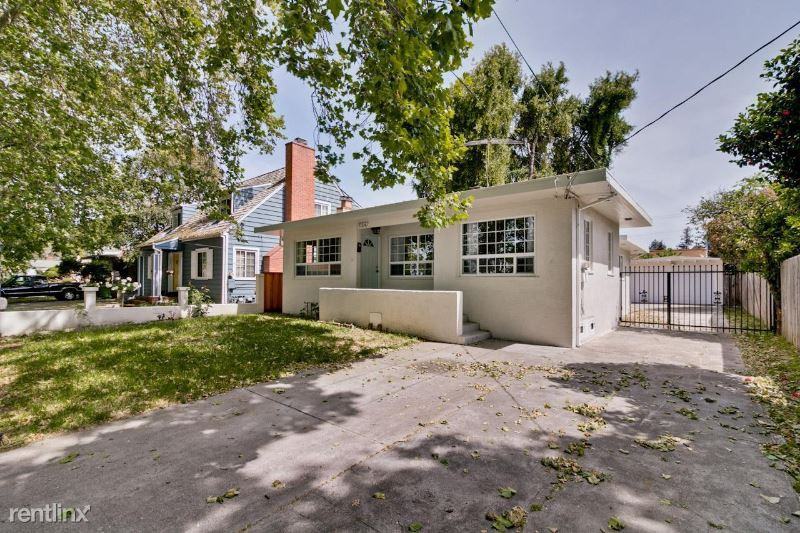 21214 Montgomery Ave - Photo 3 of 17