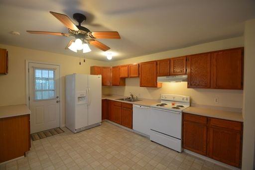 59 Chaucer Dr - Photo 2 of 16