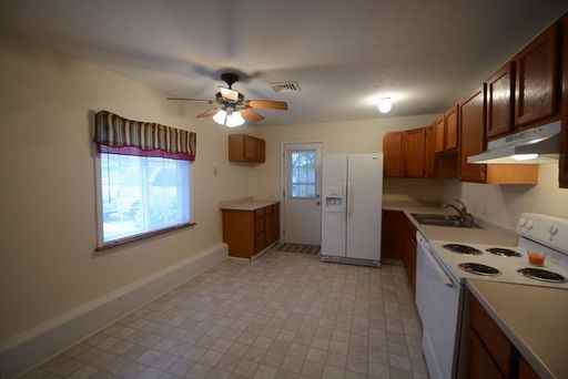 59 Chaucer Dr - Photo 3 of 16