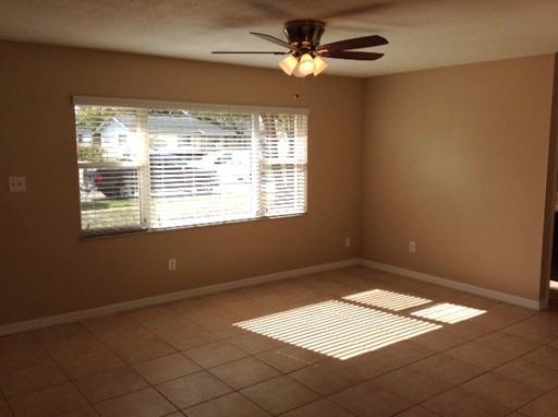 227 Lochmond Dr - Photo 3 of 12